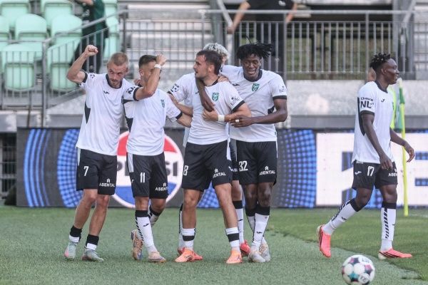 Druhá liga má nového lídra, Karviná střídá Duklu. Jihlava - Slavia B 3:2, výhra Opavy Druhá liga má nového lídra, Karviná střídá Duklu. Jihlava - Slavia B 3:2, výhra Opavy