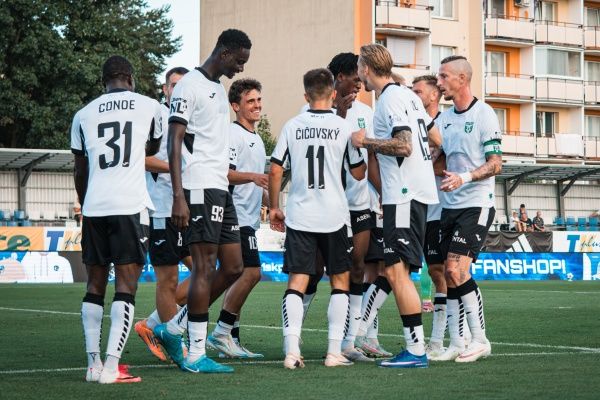 Karviná přejela Žižkov a drží se v čele druhé ligy. Vyhrálo i Ústí, Třinec vyválčil další remízu Karviná přejela Žižkov a drží se v čele druhé ligy. Vyhrálo i Ústí, Třinec vyválčil další remízu