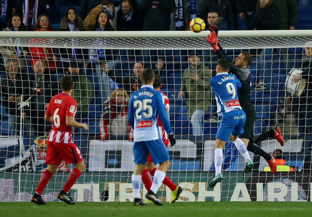 Jan Oblak krásným zákrokem likviduje šanci Espanyolu