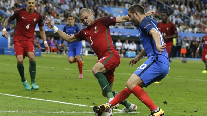 Zápasem Francie s Portugalskem vyvrcholilo fotbalové Euro 2016. Během něj Češi prosázeli téměř dvě miliardy korun.