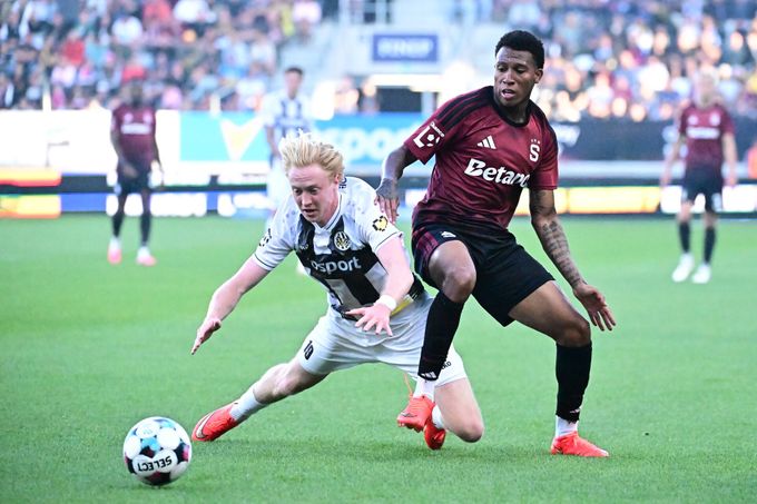 ONLINE: Hradec - Sparta 2:1. Výživná první půle, na góly domácích odpověděl Karabec ONLINE: Hradec - Sparta 2:1. Výživná první půle, na góly domácích odpověděl Karabec