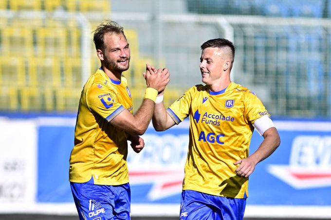 ONLINE: Zbrojovka zabojuje o další body v Teplicích, Sigma hostí Pardubice ONLINE: Zbrojovka zabojuje o další body v Teplicích, Sigma hostí Pardubice