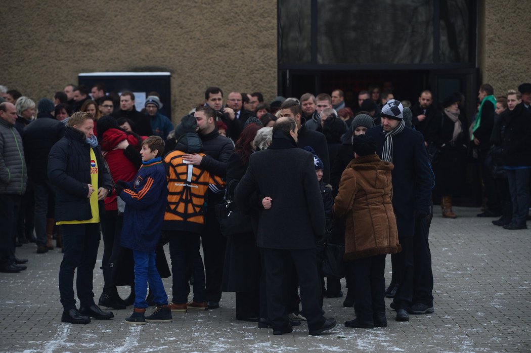 Smuteční síň v Bohumíně byla k prasknutí. Všichni se tam při obřadu 