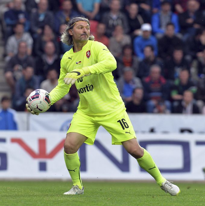 Zemřel brankář Pavel Srníček (†47). Devět dnů po zástavě srdce Zemřel brankář Pavel Srníček (†47). Devět dnů po zástavě srdce