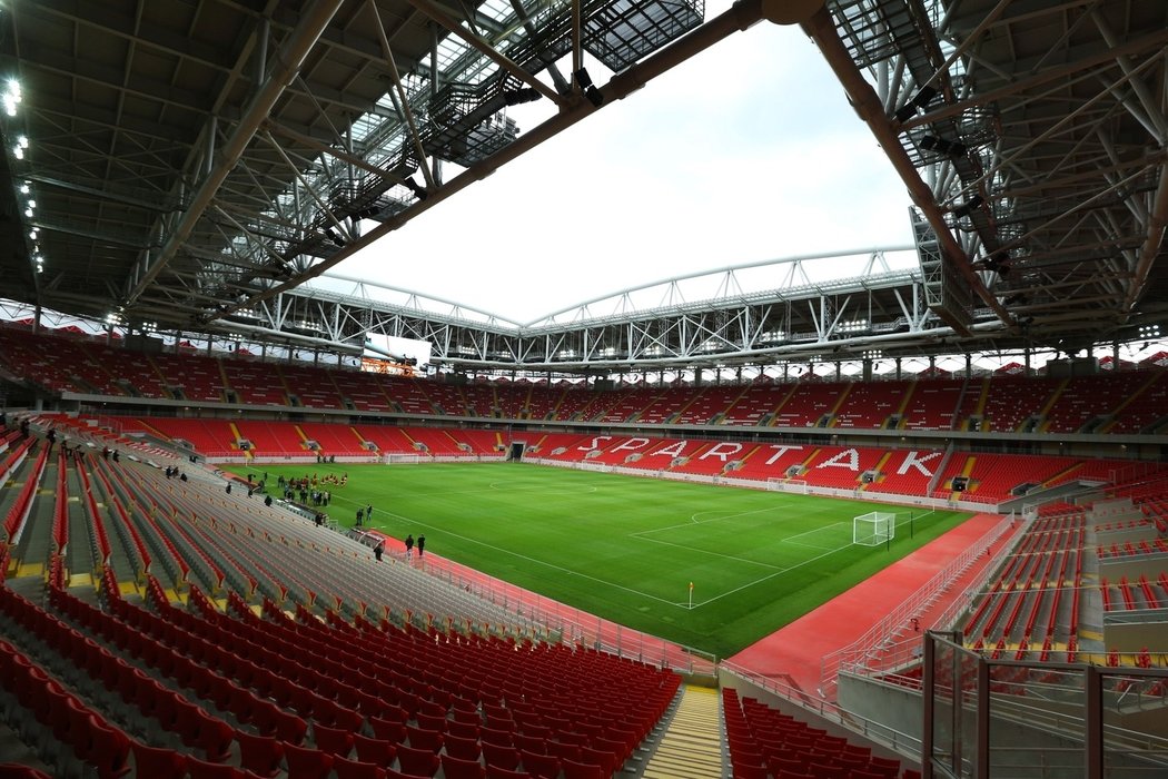 Nový fotbalový stadion v Moskvě pro mistrovství světa v roce 2018 se stavěl sedm let a náklady činily podle agentury Reuters zhruba 415 milionů dolarů (8,7 miliardy korun).