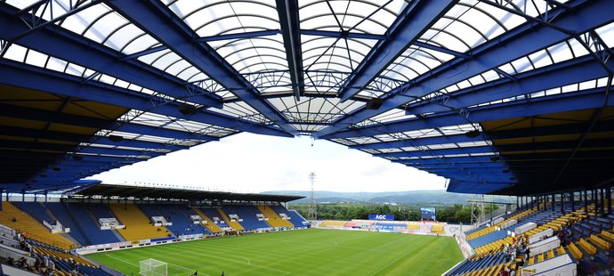 Na teplickém fotbalovém stadionu se zatím hokejový zápas pod širým nebem konat nebude