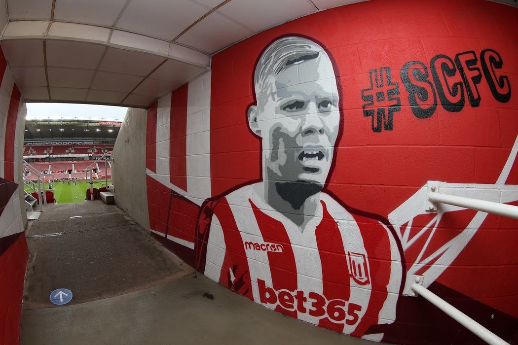 Podobizna Ryan Shawcross na jedné ze zdí stadionu ve Stoke