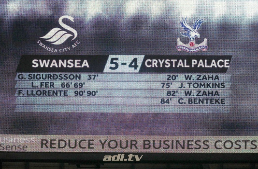 Bláznivý zápas v Premier League skončil výhrou Swansea nad Crystal Palace 5:4