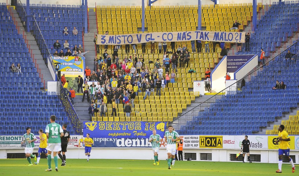 Teplice zatím v lize válí, ale jejich stadion je stále velmi slabě zaplněný. Domácí kotel na to upozornil transparentem při zápase s Bohemians 1905.
