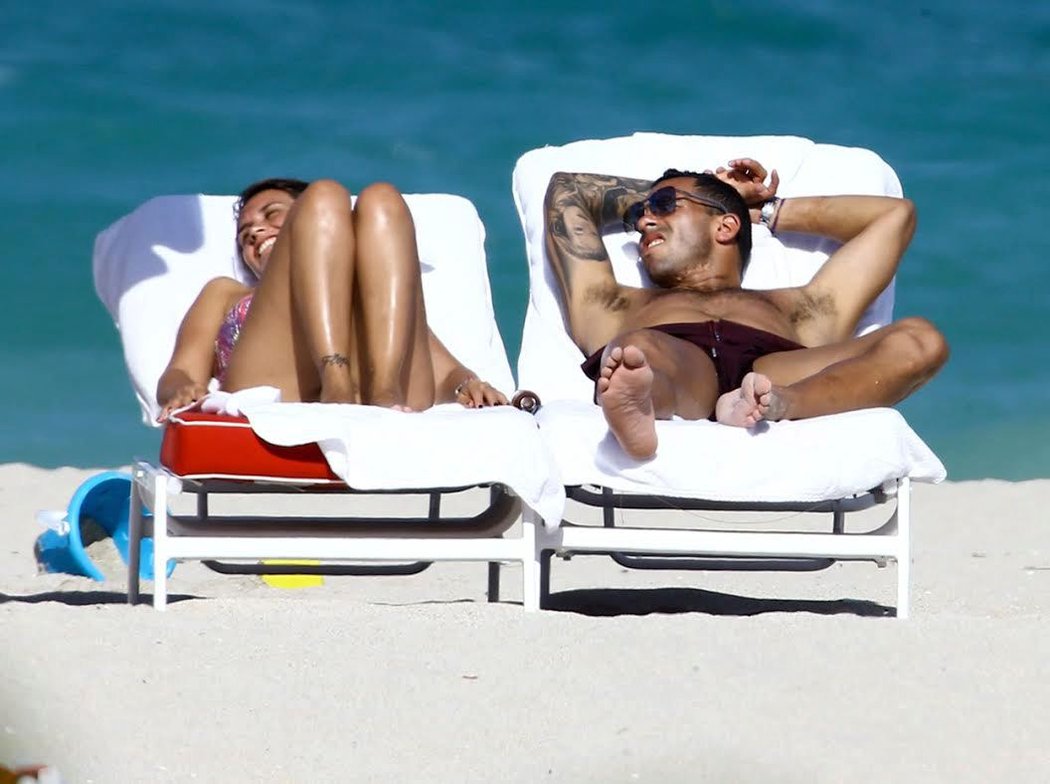 Carlos Tévez léčí na pláži v Miami zklamání z toho, že se nedostal do argentinské nominace