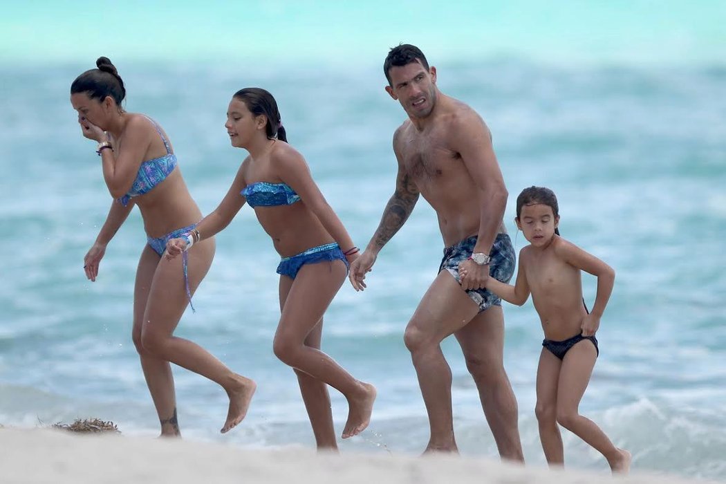 Šťasná rodinka argentinského fotbalisty Carlose Téveze