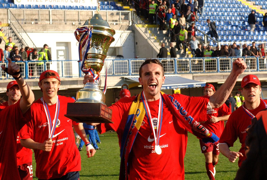 2006. Oslavy Tomáše Sivoka po vítězství Sparty ve finále domácího poháru nad Ostravou.