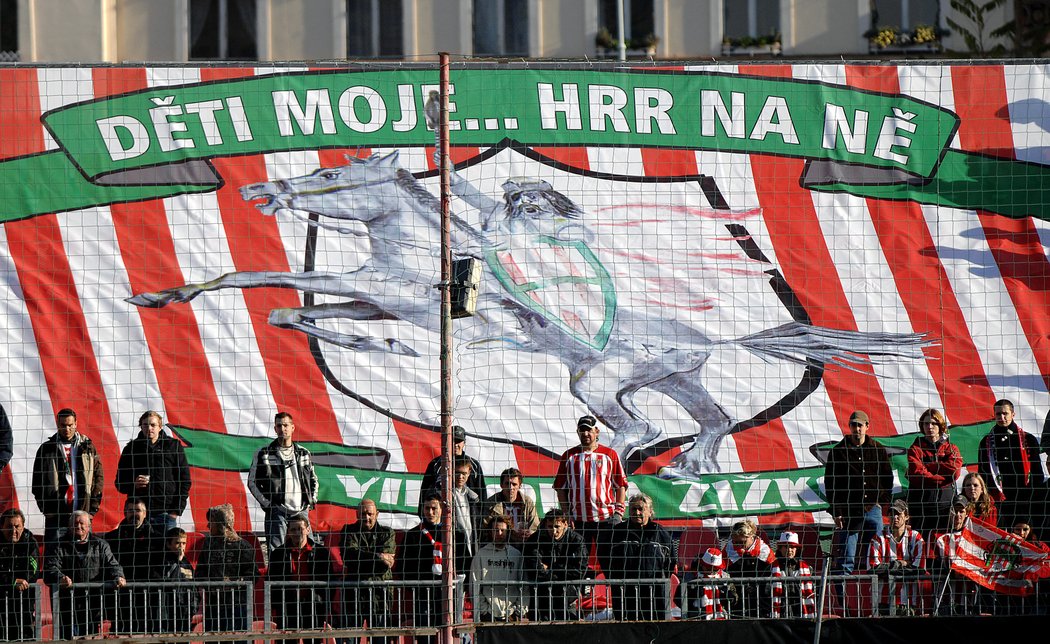 2008. Žižkov - Liberec. Slavný žižkovský pokřik zachycený na choreu.