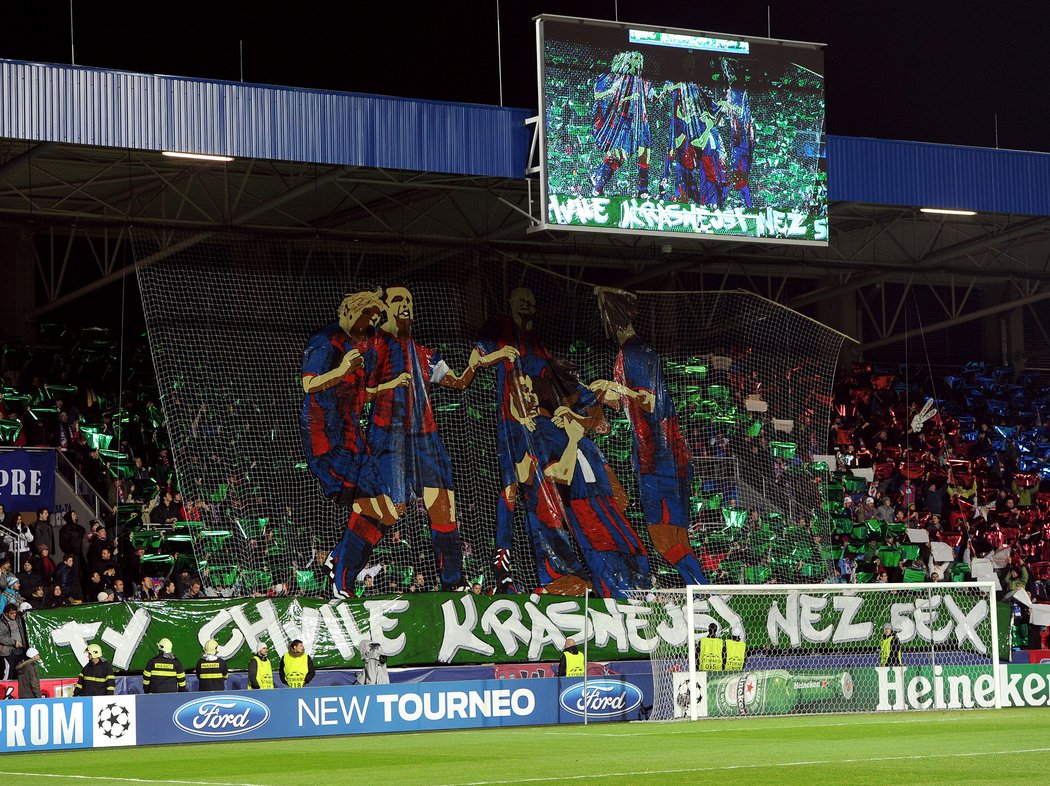 2013. Plzeň - CSKA Moskva (Liga mistrů). Zlatá plzeňská éra zachycená v choreu.