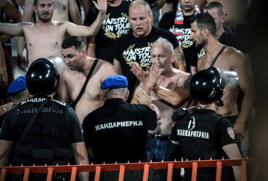 Fanoušci Trnavy při zápase předkola Ligy mistrů v Bělehradě