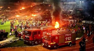 Turecký trest za prohru v posledním zápase: Hořící tribuny a zdevastovaný stadion!