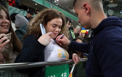 Fotbalisté Dynama Kyjev v prvním ze série charitativních utkání zvítězili ve Varšavě nad Legií 3:1