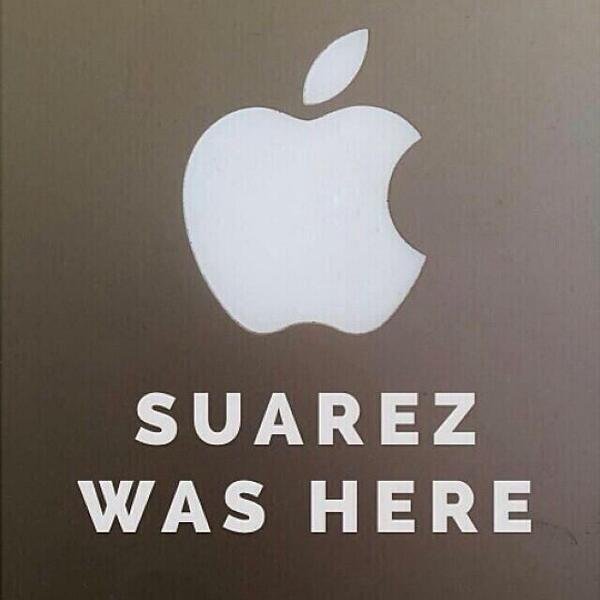 Teď už je jasné, jak vzniklo logo slavné počítačové firmy Apple - Suárez ho ukosnul!