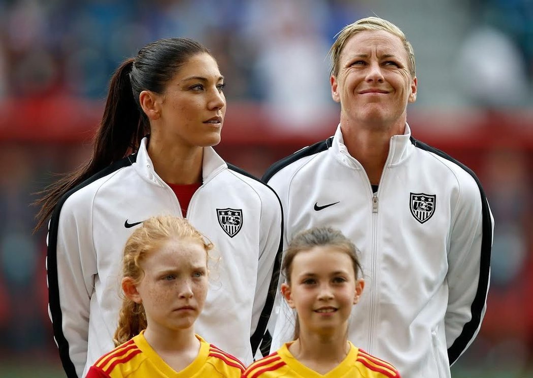 Dvě americké hvězdy: brankářka Hope Solo a kapitánka Abby Wambachová