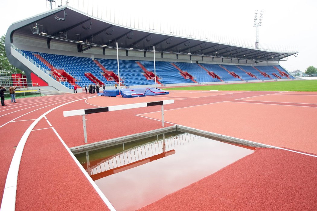 Vítkovický stadion se dočkal například nového polyuretanového povrchu atletické dráhy, sektorů technických disciplín i trávníku hrací plochy