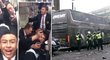 Jak to vypadalo při útoku fanoušků West Hamu v autobusu Manchesteru United? Hráči si to natočili.