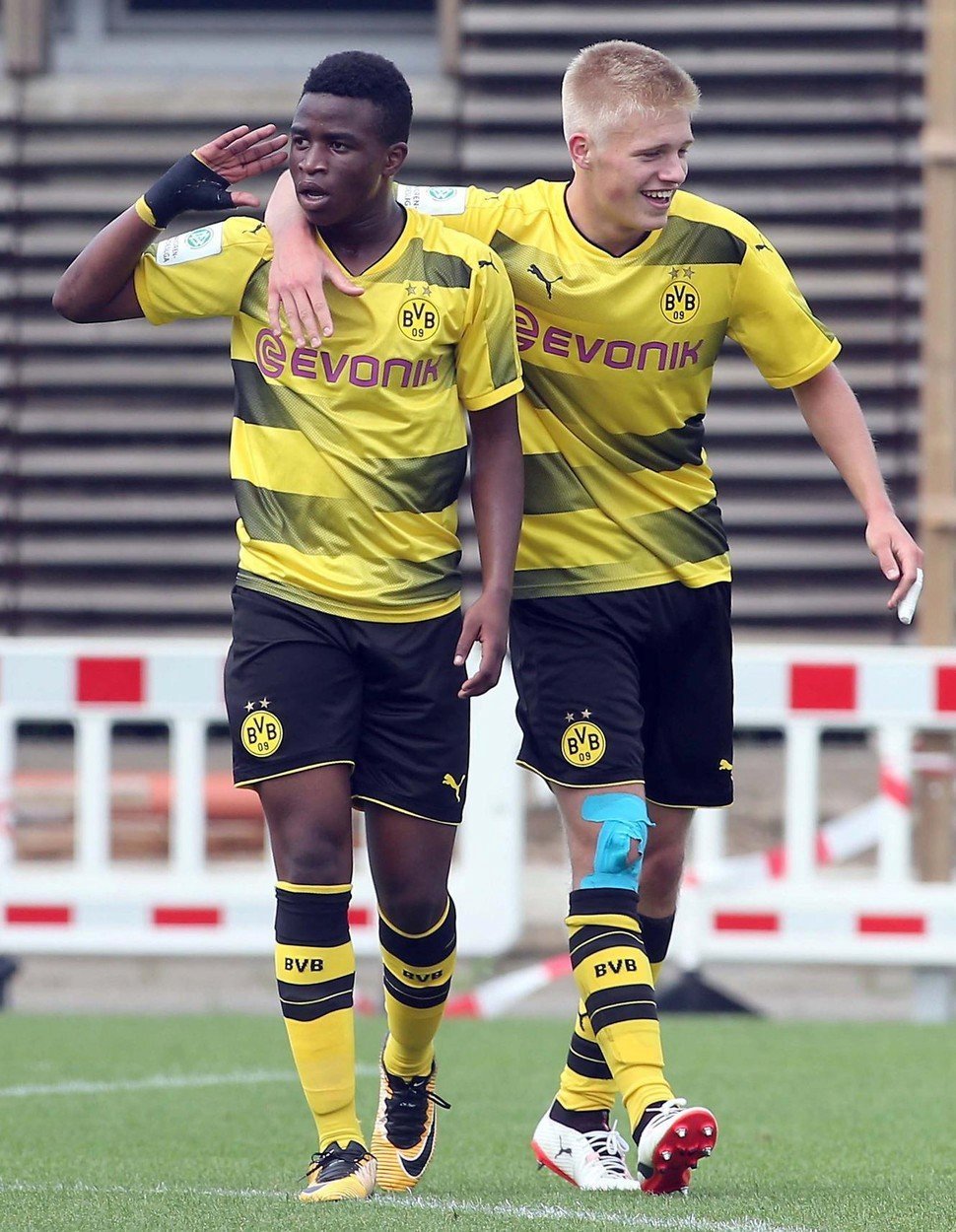 Youssoufa Moukoko v Dortmundu převyšuje vstevníky