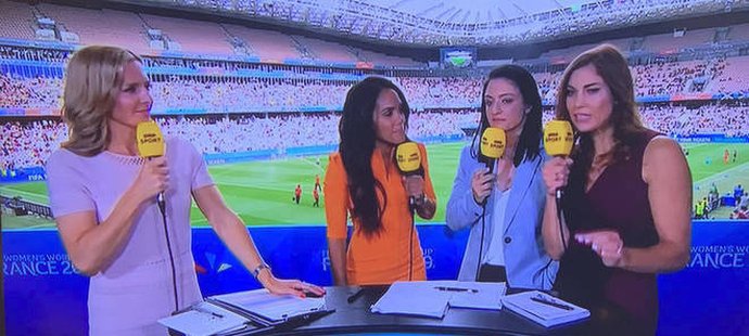 Jen samé ženy ve studiu BBC při zápase Anglie - Skotsko