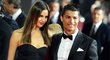 Fotografům před slavnostním vyhlášením zapózoval Cristiano Ronaldo se svojí přítelkyní Irinou Shayk