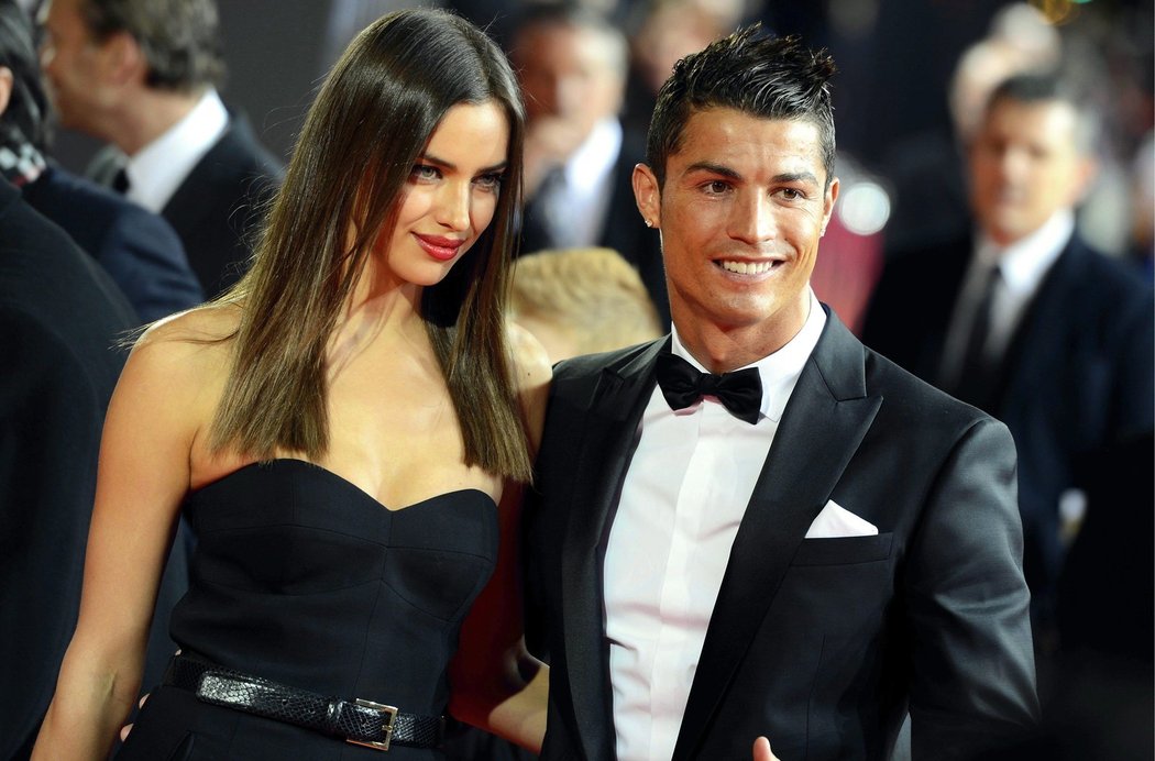 Fotografům před slavnostním vyhlášením zapózoval Cristiano Ronaldo se svojí přítelkyní Irinou Shayk