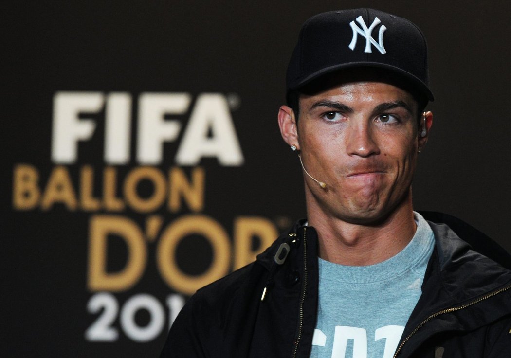 Cristiano Ronaldo na tiskové konferenci před předáváním Zlatého míče v Curychu