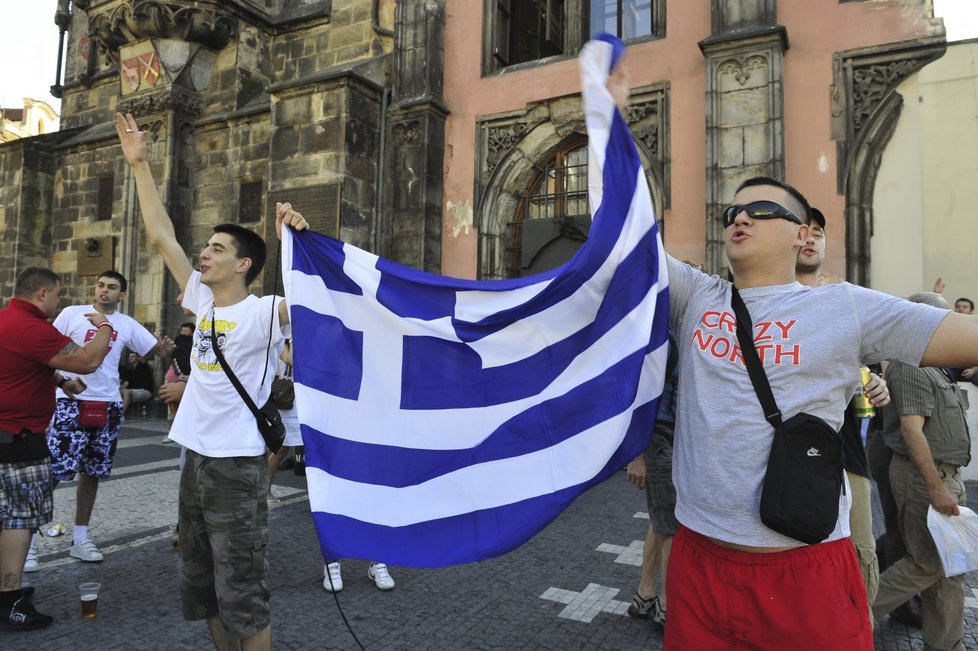 Někteří fanoušci provokovali řeckými vlajkami!