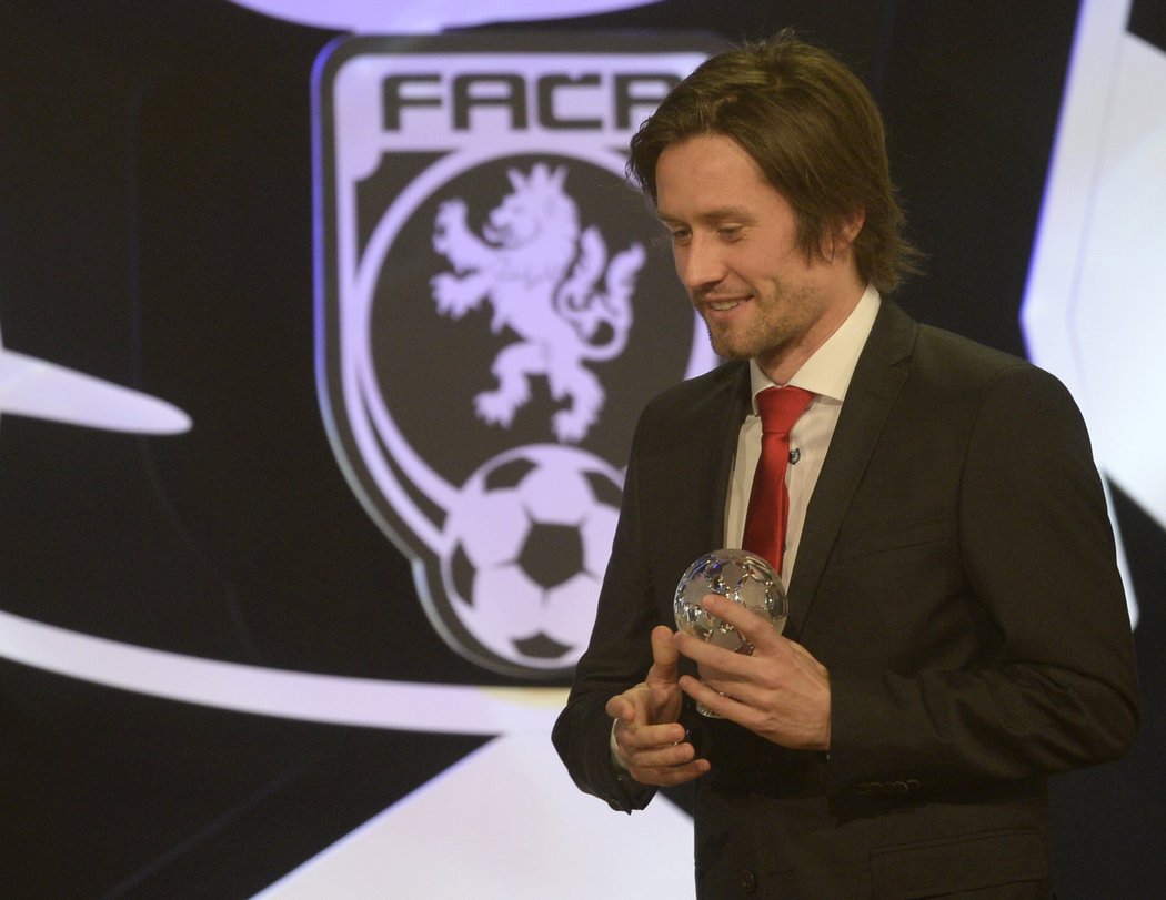 Kapitán české reprezentace Tomáš Rosický bral v anketě Fotbalista roku 2014 třetí místo