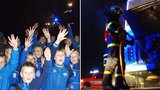 Hořel autobus plný malých fotbalistů: Zachránil je řidič