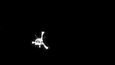 Fotka modulu Philae při sestupu na kometu (foceno ze sondy Rosetta)