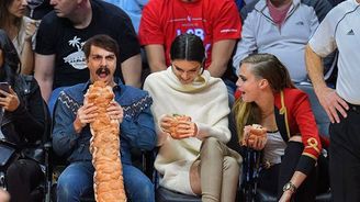 Recesista si střílí z instagramových fotek Kendall Jenner. A sklízí úspěch!