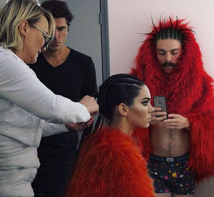 Recesista Kirby Jenner vytváří koláže s módní hvězdou Isntagramu