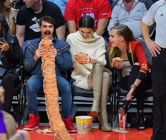 Recesista Kirby Jenner vytváří koláže s módní hvězdou Isntagramu