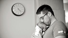 Dojemné fotky novopečených tatínků
