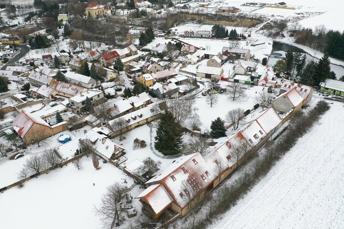 Statek zapadal sněhem, bude se to muset zohlednit ve scénáři.