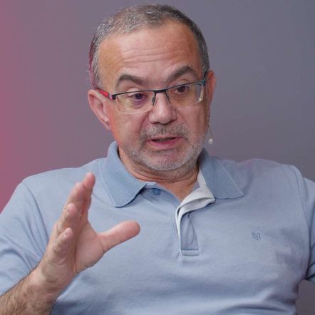 Michael Romancov: Ruská ekonomika má „astma“. Nezkolabovala, ale nedá se v tom normálně fungovat Michael Romancov: Ruská ekonomika má „astma“. Nezkolabovala, ale nedá se v tom normálně fungovat