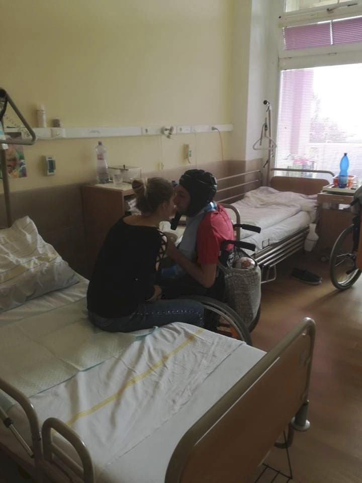 Honza s partnerkou Pavlínou v nemocnici.