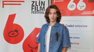 Tomáš Weber: Divadlo je jako Liga mistrů. Kvůli šikaně jsem byl na lidi taky zlý Tomáš Weber: Divadlo je jako Liga mistrů. Kvůli šikaně jsem byl na lidi taky zlý