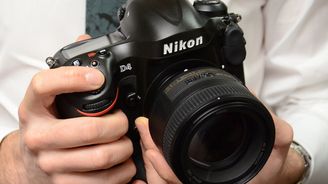 Představte se: Nikon D4, nejlepší mašina se žlutým logem