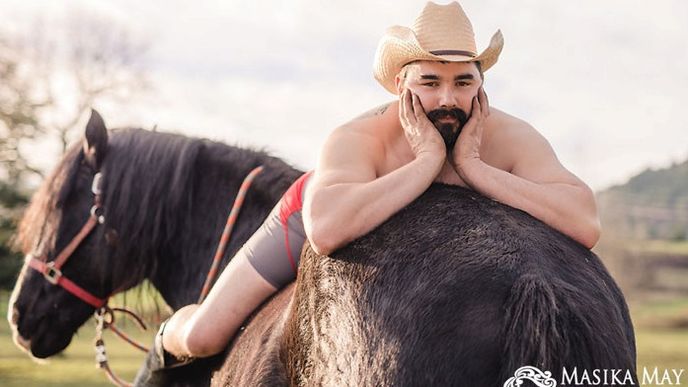 Farmář Brandon překvapil svou ženu fotkami ze života