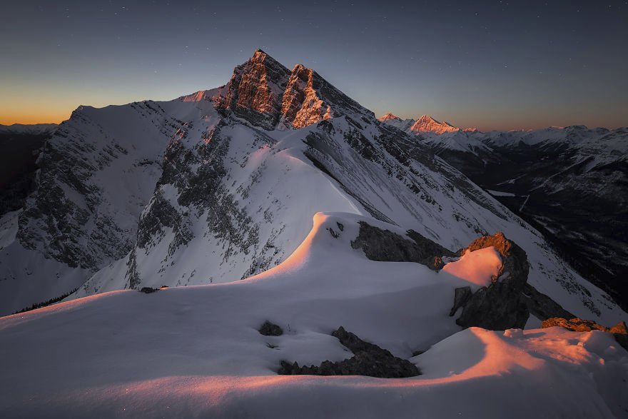 Hora Mount Lawrence Grassi focena z vrcholku Ha Ling Peak, Kanada