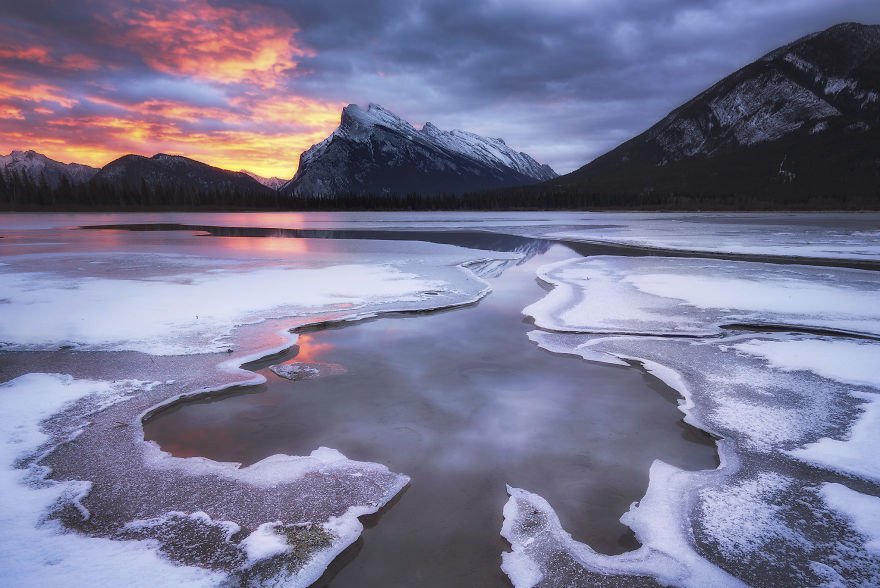 Jezero Vermillion Lakes,Národní park Banff, Kanada