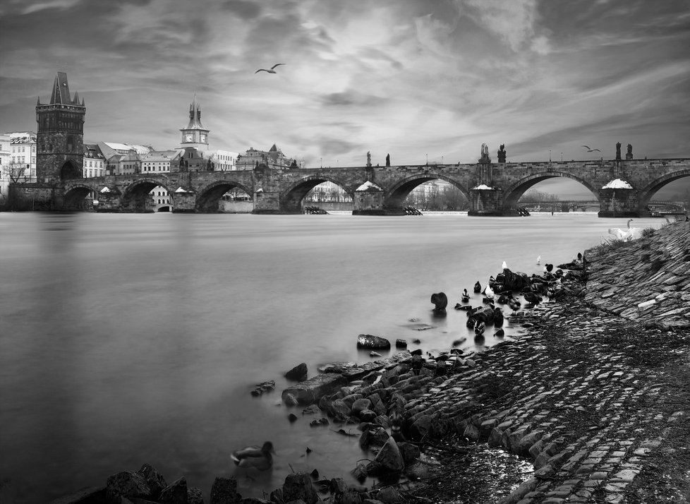 Milan fotí dokumentární fotky. Takto zachytil třeba Karlův most.