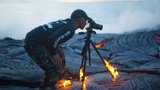 Pro pořádný snímek cokoliv: Fotograf, kterému hoří boty i stativ, boduje na Facebooku!