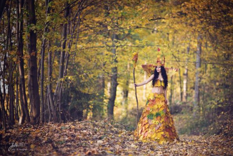 Jelikož je Gabča rocková slečna, rozhodli se, že vytvoří honosné šaty z listí. Výroba byla časově náročná. Barva listí i vhodně zvolené zákoutí v podzimní přírodě dávají fotce malinko mystický nádech.