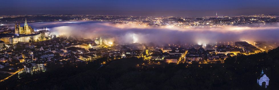 Cena starosty Prahy 1 Oldřicha Lomeckého náleží Petru Kalouskovi za jeho pohádkovou fotografii Mlhy nad Vltavou.